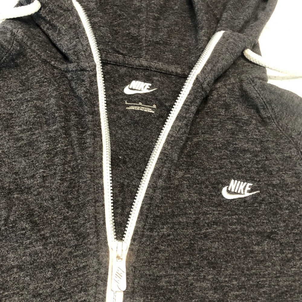 Womens Nike Full Zip Hoodie sz L
Fits like medium. Excellent used condition